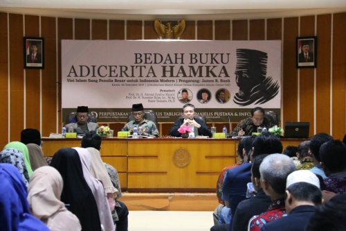 bedah_buku_adicerita_hamka_di_uad.jpg