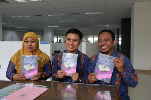 dosen_uad_terbitkan_kamus_padanan_asing-indonesia_pertama.jpg