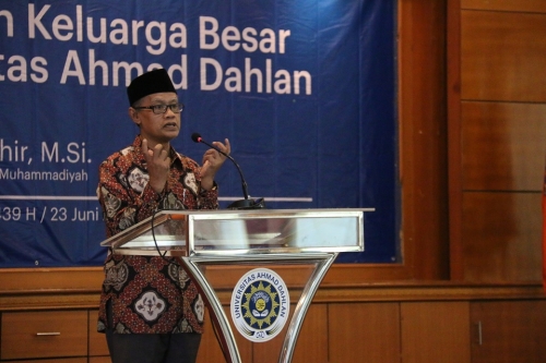 medsos_sebagai_sarana_aktualisasi_nilai_silaturahmi.jpg