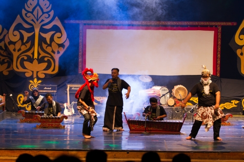 panggung_gamelan_gending_bahana_uad.jpg