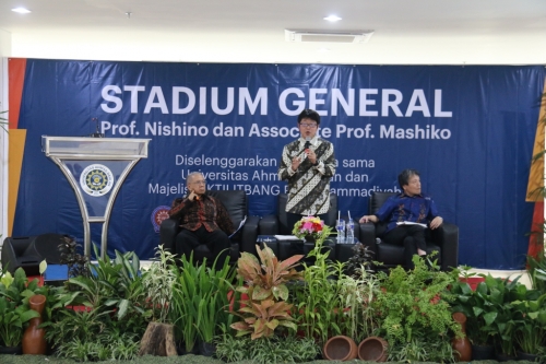 sambangi_uad_dosen_jichi_jepang_isi_stadium_general.jpg