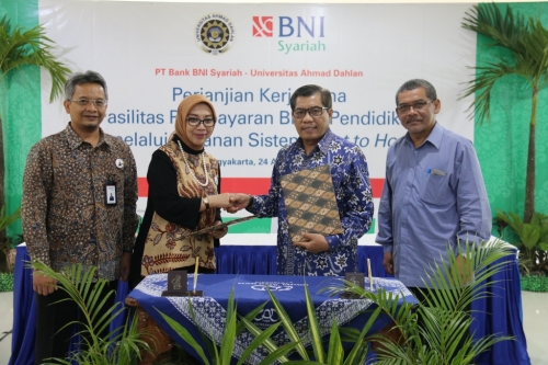 uad-bni_syariah_tanda_tangani_perjanjian_kerja_sama.jpg