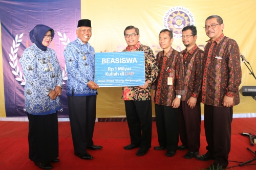 uad_award_2018_desa_pucang_bawang_banjarnegara_1.jpg