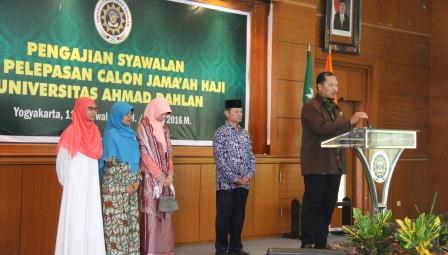 uad_berangkatkan_tujuh_dosen_karyawan_haji.jpg