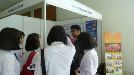 Ratusan Pengunjung Serbu Booth UAD Di Prince Of Songklha Open Week